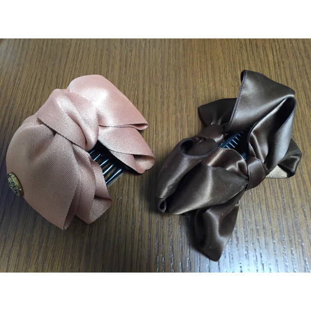 【ナァラ様専用】リボン クリップ☆ヘアアクセサリー 2個セット 茶色/ピンク レディースのヘアアクセサリー(バレッタ/ヘアクリップ)の商品写真