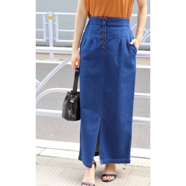 IENA(イエナ)のIENA  ボタンフライデニムタイトスカート レディースのスカート(ロングスカート)の商品写真