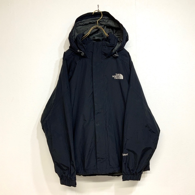 THE NORTH FACE(ザノースフェイス)の人気カラー THE NORTH FACE マウンテンパーカー ブラック ホワイト レディースのジャケット/アウター(ナイロンジャケット)の商品写真