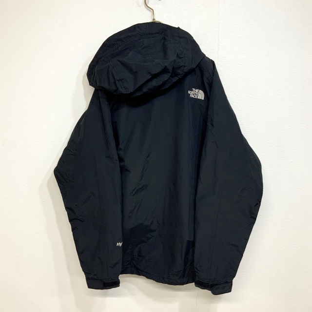 THE NORTH FACE(ザノースフェイス)の人気カラー THE NORTH FACE マウンテンパーカー ブラック ホワイト レディースのジャケット/アウター(ナイロンジャケット)の商品写真