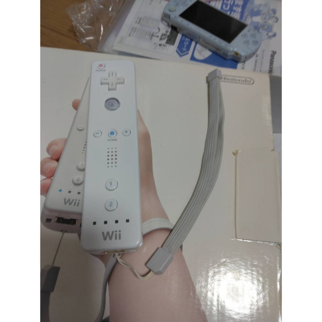 Wii(ウィー)のwii 本体！　激安　美品！ エンタメ/ホビーのゲームソフト/ゲーム機本体(家庭用ゲーム機本体)の商品写真