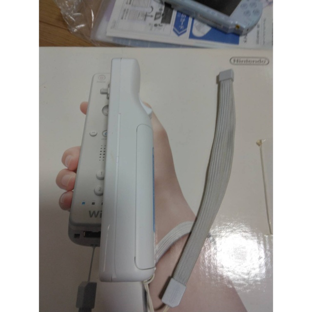 Wii(ウィー)のwii 本体！　激安　美品！ エンタメ/ホビーのゲームソフト/ゲーム機本体(家庭用ゲーム機本体)の商品写真