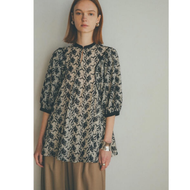 clane クラネFLOWER LACE ARCH LINE BLOUSE