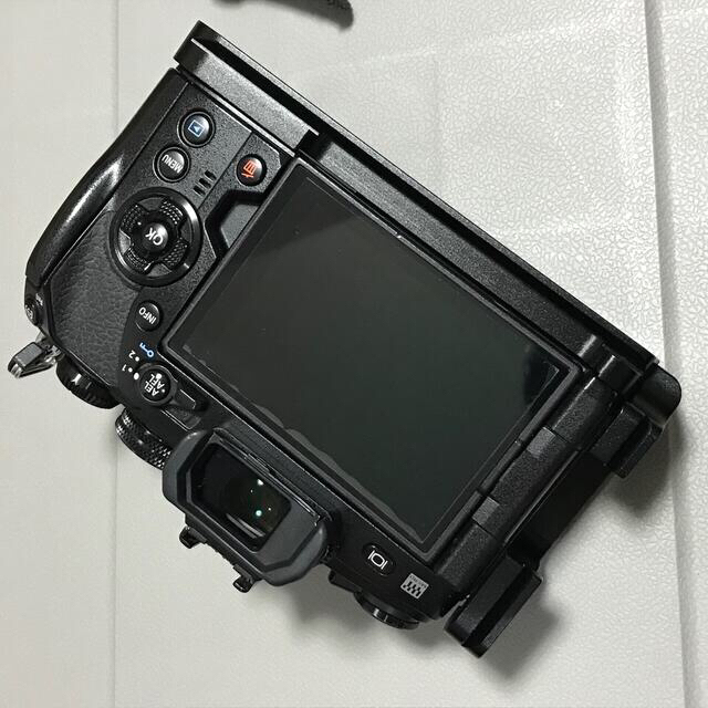 OLYMPUS(オリンパス)の美品: OM-D E-M1 Mark II ボディ＋付属品 スマホ/家電/カメラのカメラ(ミラーレス一眼)の商品写真