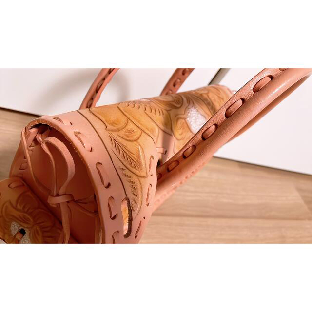 GRACE CONTINENTAL(グレースコンチネンタル)のカービングトライブス ピンク マエストラ レディースのバッグ(ハンドバッグ)の商品写真