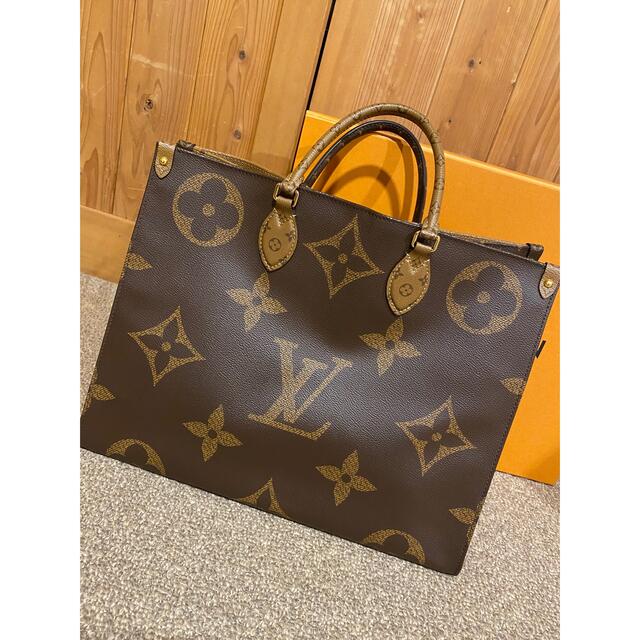 LOUIS VUITTON(ルイヴィトン)のSALE【新品】ルイヴィトン　オンザゴー　GM   モノグラム レディースのバッグ(トートバッグ)の商品写真