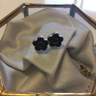 マリークワント(MARY QUANT)のマリークワント お花ピアス(ピアス)