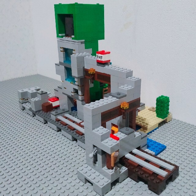 Lego(レゴ)のLEGO マインクラフト 21155 巨大クリーパー像の鉱山 エンタメ/ホビーのおもちゃ/ぬいぐるみ(その他)の商品写真