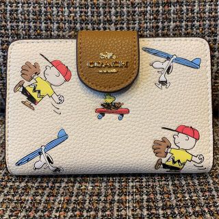 コーチ(COACH)のショプバ・箱付きコーチ　二つ折り　スポーティスヌーピー(折り財布)