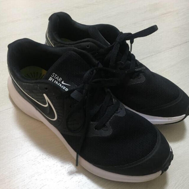 NIKE(ナイキ)のNIKE/スニーカー キッズ/ベビー/マタニティのキッズ靴/シューズ(15cm~)(スニーカー)の商品写真