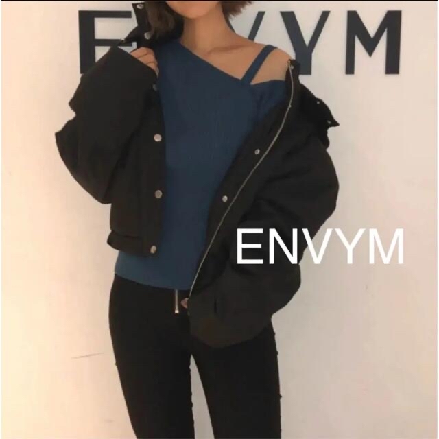 ENVYM(アンビー)のenvym ショルダーオープンベルトＫＮＩＴ　ワンショルダー　ニット トップス レディースのトップス(ニット/セーター)の商品写真