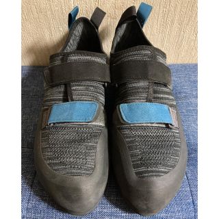 ブラックダイヤモンド(Black Diamond)のBlack Diamond Momentum クライミングシューズ　ほぼ新品(登山用品)