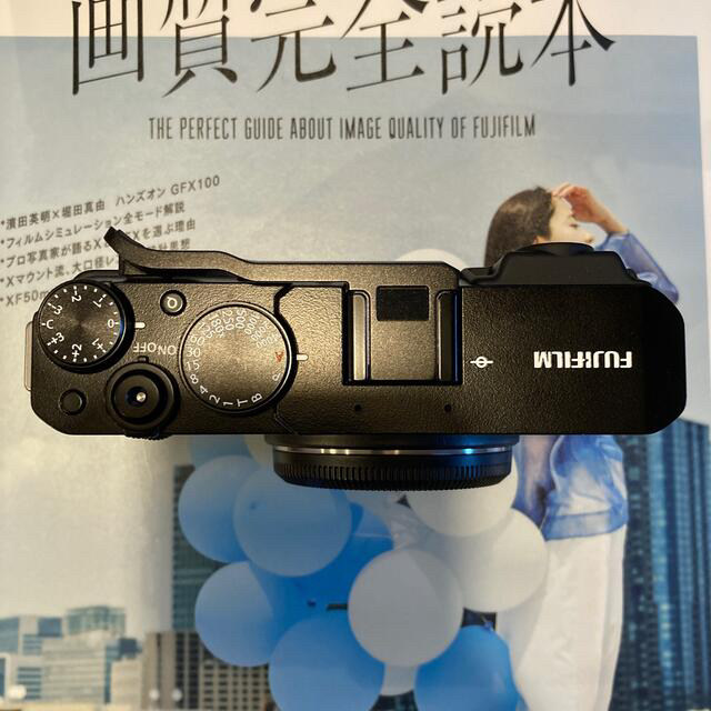 富士フイルム(フジフイルム)のFUJI FILM  X-E4 BLACK サムレスト　TR-XE4 スマホ/家電/カメラのカメラ(ミラーレス一眼)の商品写真
