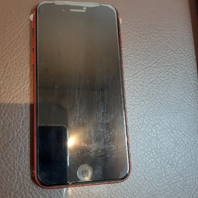 Apple(アップル)の新品未使用iPhone SE第２世代RED64GB SIMフリー スマホ/家電/カメラのスマートフォン/携帯電話(スマートフォン本体)の商品写真