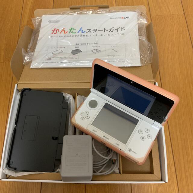 ニンテンドー3DS(ニンテンドー3DS)の[美品]ニンテンドー3DS ホワイト エンタメ/ホビーのゲームソフト/ゲーム機本体(携帯用ゲーム機本体)の商品写真