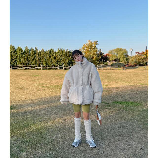 STYLENANDA(スタイルナンダ)のstylenanda ボアジャケット　ホワイト レディースのジャケット/アウター(毛皮/ファーコート)の商品写真