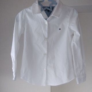 トミーヒルフィガー(TOMMY HILFIGER)のトミーヒルフィガー　白シャツ　フォーマル　卒園式　入学式　スーツ　男の子　110(Tシャツ/カットソー)