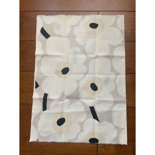 マリメッコ(marimekko)のPieni Unikko コットンファブリック　生地　マリメッコ  カットクロス(生地/糸)