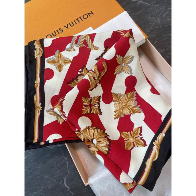 LOUIS VUITTON(ルイヴィトン)のLOUIS VUITTON カレ レディースのファッション小物(バンダナ/スカーフ)の商品写真