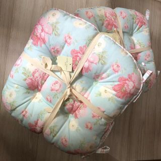 ローラアシュレイ クッションの通販 100点以上 | LAURA ASHLEYの ローラアシュレイ クッションの通販 100点以上 | LAURA ASHLEYの