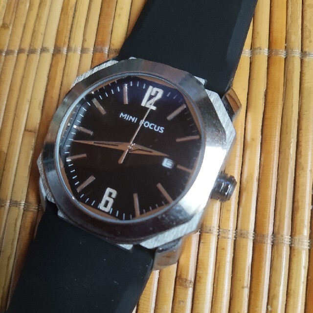 MINI FOCUSデイト付きラバーストラップブラックシルバー メンズの時計(腕時計(アナログ))の商品写真