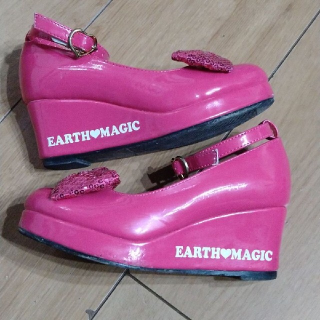 EARTHMAGIC(アースマジック)のアースマジック　フォーマルシューズ　パンプス キッズ/ベビー/マタニティのキッズ靴/シューズ(15cm~)(フォーマルシューズ)の商品写真