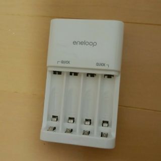 サンヨー(SANYO)のエネループ 単3単4兼用急速充電器(その他)