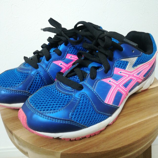 asics(アシックス)のasics　22cm　LAZERBEAM　アシックス キッズ/ベビー/マタニティのキッズ靴/シューズ(15cm~)(スニーカー)の商品写真