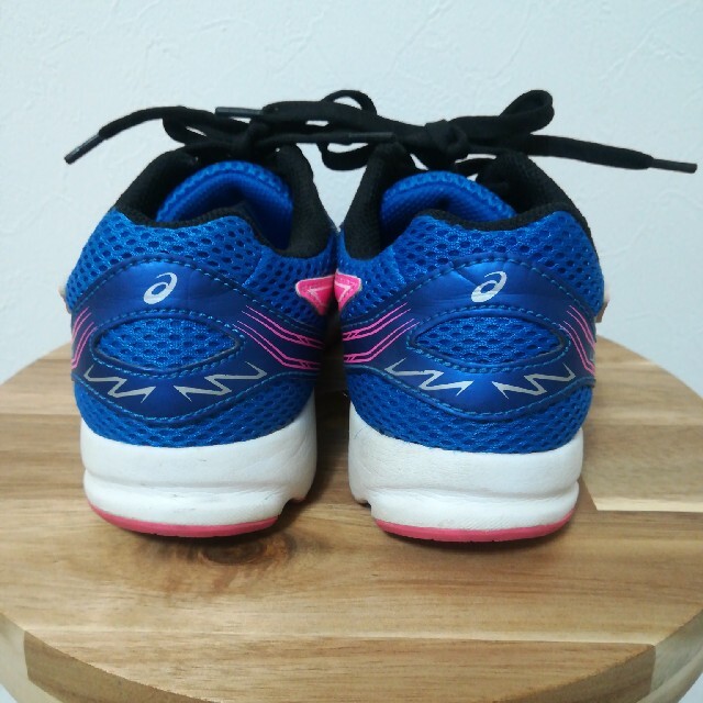 asics(アシックス)のasics　22cm　LAZERBEAM　アシックス キッズ/ベビー/マタニティのキッズ靴/シューズ(15cm~)(スニーカー)の商品写真