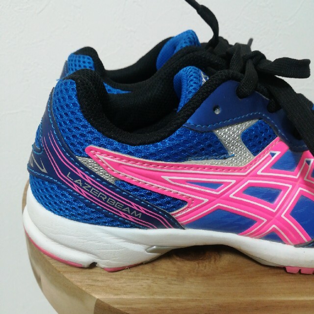 asics(アシックス)のasics　22cm　LAZERBEAM　アシックス キッズ/ベビー/マタニティのキッズ靴/シューズ(15cm~)(スニーカー)の商品写真