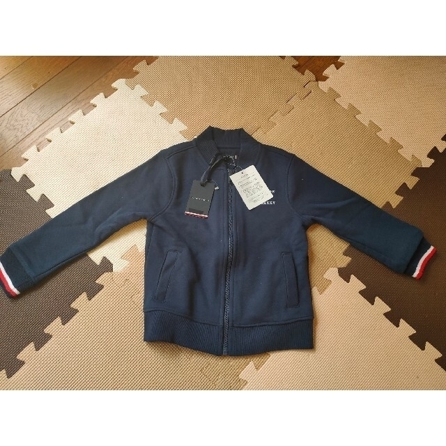 TOMMY HILFIGER(トミーヒルフィガー)のTOMMY HILFIGER 100-110cm トレーナー 羽織物 キッズ/ベビー/マタニティのキッズ服男の子用(90cm~)(ジャケット/上着)の商品写真