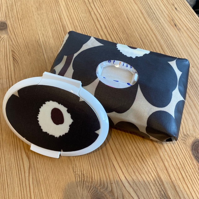 marimekko(マリメッコ)のねこねこ様専用　ウェットティッシュポーチ レディースのファッション小物(ポーチ)の商品写真