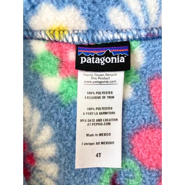 patagonia(パタゴニア)の美品／パタゴニア『ベビーシンチラフリースベスト』ジップアップ／フラワー柄／ブルー キッズ/ベビー/マタニティのキッズ服女の子用(90cm~)(ジャケット/上着)の商品写真