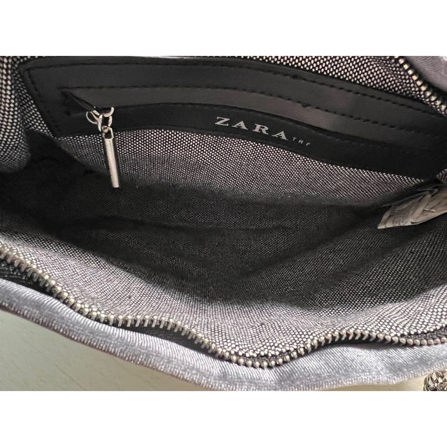 ZARA(ザラ)のZARA  ベロア調　クラッチバッグ　グレーシルバー レディースのバッグ(クラッチバッグ)の商品写真