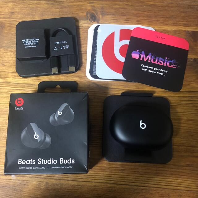 Beats by Dr Dre(ビーツバイドクタードレ)のBeats studio buds ワイヤレスイヤホン ノイズキャンセリング　黒 スマホ/家電/カメラのオーディオ機器(ヘッドフォン/イヤフォン)の商品写真