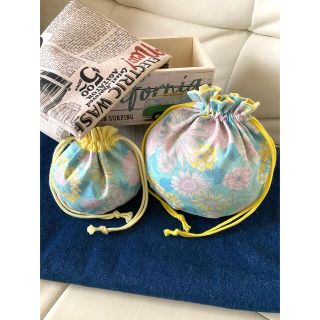 ハンドメイド  花柄丸型巾着袋   イエロー(ポーチ)