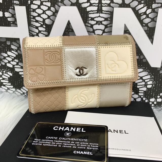 シャネル　CHANEL アイコンライン　二つ折り財布　ベージュ　ラムスキン