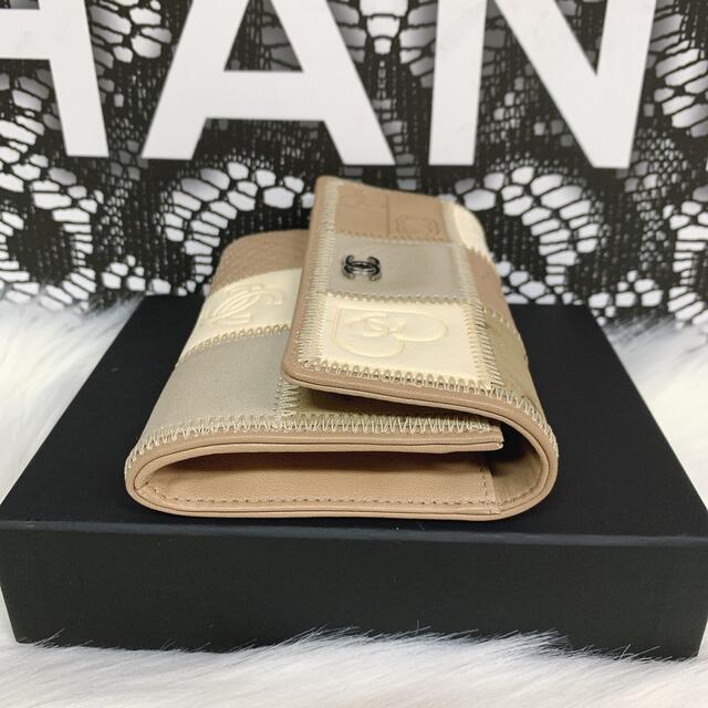 CHANEL - 専用*CHANEL シャネル アイコンパッチワーク 二つ折り CHANEL - 専用*CHANEL シャネル アイコンパッチワーク 二つ折り