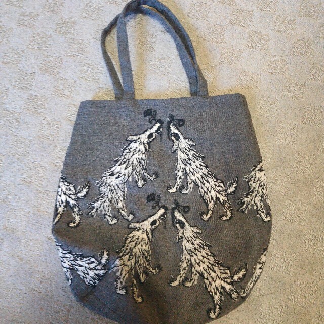 mina perhonen(ミナペルホネン)のミナペルホネン wolf&flower ランチトートバッグ レディースのバッグ(トートバッグ)の商品写真