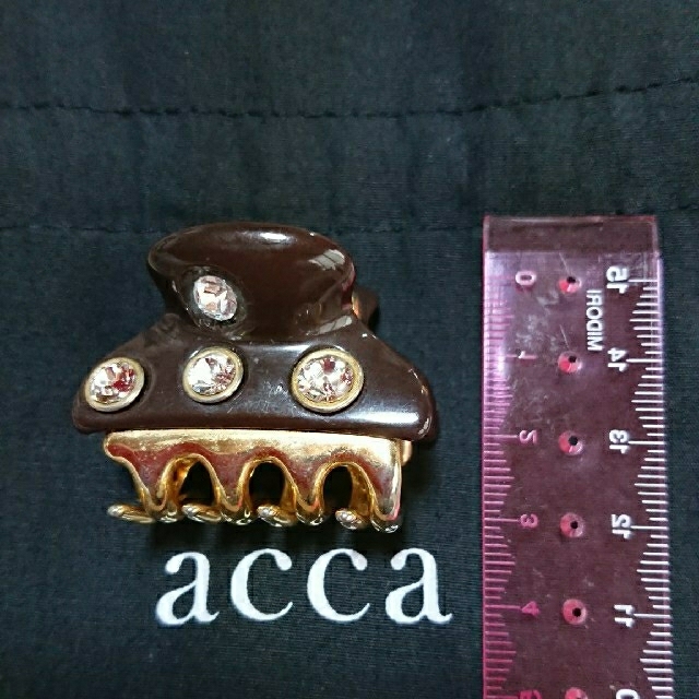 acca(アッカ)の『ちょび様ご専用』accaスワロフスキー付きミニクリップ☆チョコレートブラウン色 レディースのヘアアクセサリー(バレッタ/ヘアクリップ)の商品写真