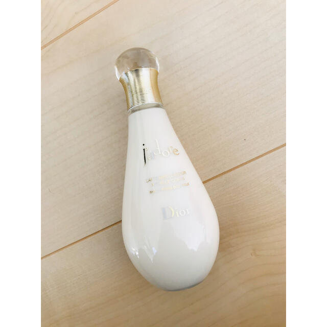 Christian Dior(クリスチャンディオール)のうさぎ様専用Dior j'adore BODY MILK 200ml コスメ/美容のボディケア(ボディローション/ミルク)の商品写真