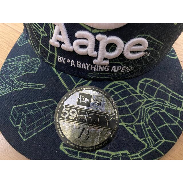 A BATHING APE(アベイシングエイプ)の美品〈NEW ERA〉Aape キャップ サイズ:7･1/2 メンズの帽子(キャップ)の商品写真