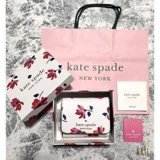 ケイトスペードニューヨーク(kate spade new york)の【新品未使用】新作！01  ケイトスペード  三つ折り財布  花柄 箱入り(財布)