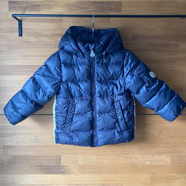 MONCLER(モンクレール)のモンクレール　キッズ　ネイビー　およそ90  18/24M キッズ/ベビー/マタニティのキッズ服男の子用(90cm~)(ジャケット/上着)の商品写真