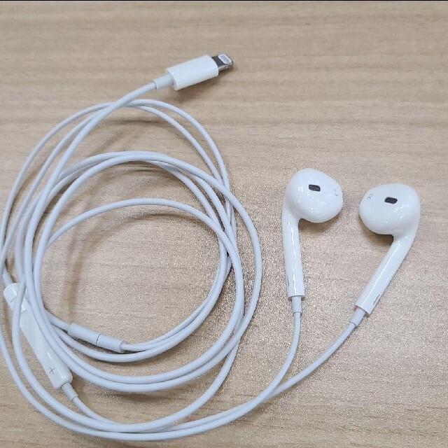 Apple(アップル)のapple純正イヤホン スマホ/家電/カメラのオーディオ機器(ヘッドフォン/イヤフォン)の商品写真