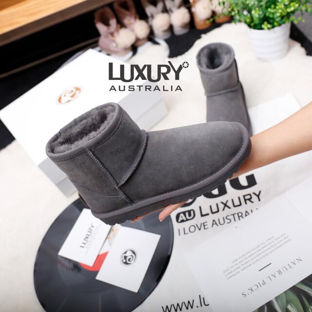 【新品】LUXURY UGG天然ウール　ムートンブーツ23CMショートブーツ