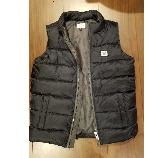 ARMANI JUNIOR(アルマーニ ジュニア)のARMANIJUNIOR　ダウンベスト キッズ/ベビー/マタニティのキッズ服男の子用(90cm~)(ジャケット/上着)の商品写真