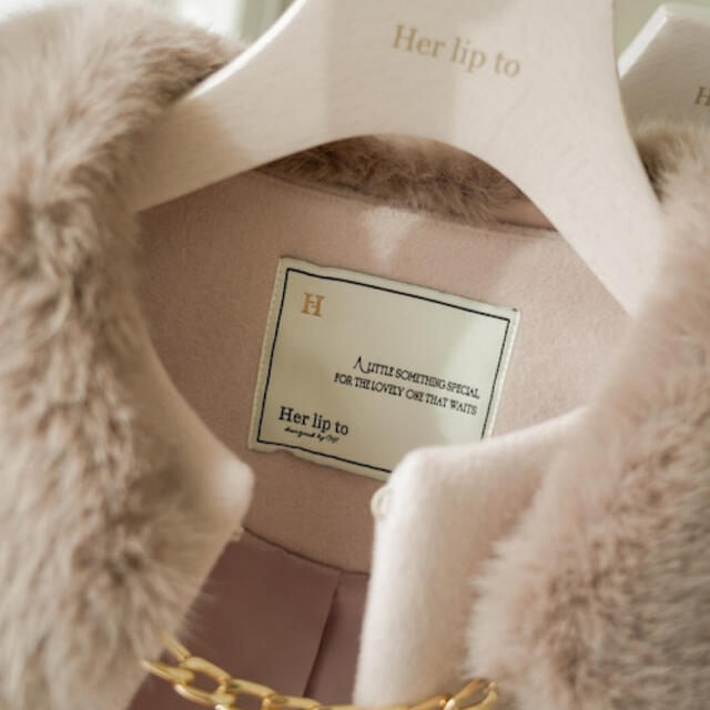 herliptoConvertible Faux Fur Tippet Coat | radioencasa.com