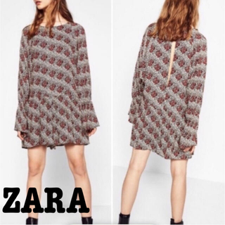 ザラ(ZARA)のZARA  未使用　タグ付きショートパンツ サロペット　オールインワン　花柄(オールインワン)