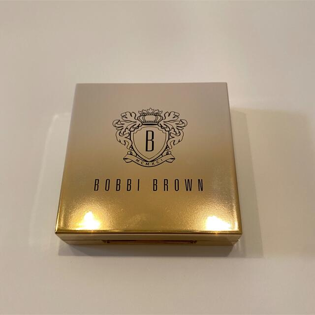 BOBBI BROWN(ボビイブラウン)のボビィブラウン ミニハイライティングパウダー 01ピンクグロウ 箱付き コスメ/美容のベースメイク/化粧品(フェイスパウダー)の商品写真